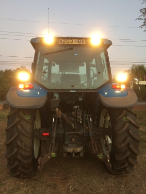 NEW HOLLAND TS110 แอร์เย็น เพลงเพราะ ภายในสวย ใช้งานดี ขับสบาย NEW HOLLAND TS110 แอร์เย็น เพลงเพราะ ภายในสวย ใช้งานดี ขับสบาย