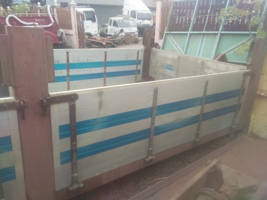 ขายกระบะ10ล้อ(ไม่ดั้ม )ยาว6เมตรเปิดแผงข้างได้ถอดออกจากISUZU