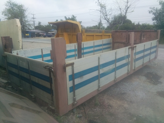 ขายกระบะ10ล้อ(ไม่ดั้ม )ยาว6เมตรเปิดแผงข้างได้ถอดออกจากISUZU