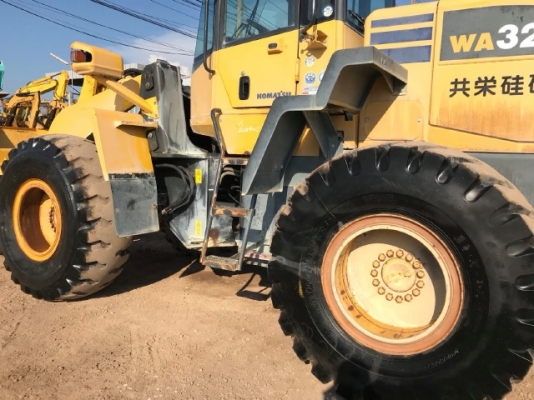 ขายรถตักล้อยาง KOMATSU WA320-5 ปี 2008 รถนอกนำเข้าเองจากญี่ปุ่น สภาพสวยพร้อมใช้งาน ขายรถตักล้อยาง KOMATSU WA320-5 ปี 2008 รถนอกนำเข้าเองจากญี่ปุ่น สภาพสวยพร้อมใช้งาน