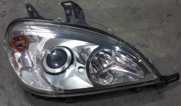 (สภาพเหมือนของใหม่) ไฟหน้าW163-ML320