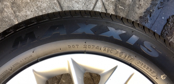 ล้อแม็กป้ายแดง Nissan Note ขอบ 15 พร้อมยางป้ายแดง Maxxis 175-65-15 ปี 17 มีตุ่มทุกเส้น