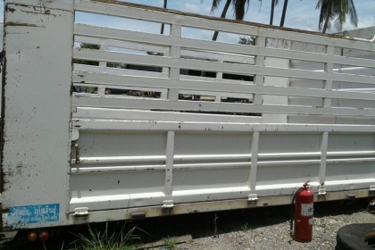 กระบะสามมิตร ยาว 5. ม. กว้าง 2.45 ม. ครัทซี 0.85 ม. สภาพสวย ศุภากร 081-1903107,089-5367218