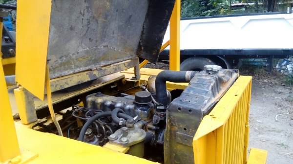 ขายรถตักเล็ก komatsu เอวอ่อน เครื่องอิซุซุ 3 สูบ บุ้งกี๋ขนาดครึ่งคิว