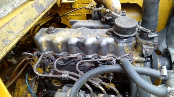 ขายรถตักเล็ก komatsu เอวอ่อน เครื่องอิซุซุ 3 สูบ บุ้งกี๋ขนาดครึ่งคิว