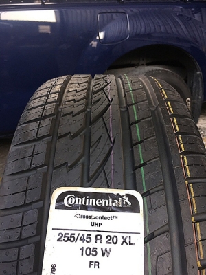 CONTINENTAL CrossContact UHP 255/45R20 เส้นละ 5,500 บาท CONTINENTAL CrossContact UHP 255/45R20 เส้นละ 5,500 บาท