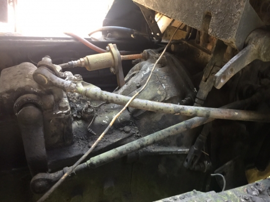 ขายรถ6ล้อสเปรย์ยาง Hino KR320 เครื่อง160 แรง EH500 เล่มพร้อม ถังของ thammakit สภาพดีใช้งานได้ปกติ