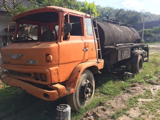 ขายรถ6ล้อสเปรย์ยาง Hino KR320 เครื่อง160 แรง EH500 เล่มพร้อม ถังของ thammakit สภาพดีใช้งานได้ปกติ