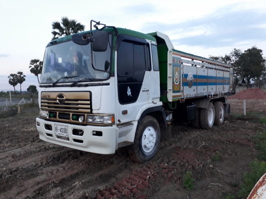 ขายสิ้บล้อเปอรเฟีย10ล้อเครื่อง240แรง2เพลาดั้ม