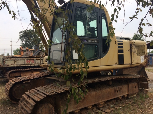 ขายรถแบคโฮโคมัสสุรุ่น PC200 รุ่น6สภาพดีมากพร้อมใช้เอกสารครรบราคา680000