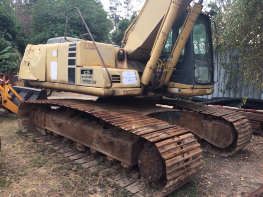 ขายรถแบคโฮโคมัสสุรุ่น PC200 รุ่น6สภาพดีมากพร้อมใช้เอกสารครรบราคา680000