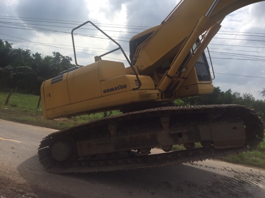 ขายด่วน!! Komatsu PC200-7 ไมล์ชั่วโมง8,000 สภาพสวยมากๆค่ะ