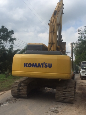 ขายด่วน!! Komatsu PC200-7 ไมล์ชั่วโมง8,000 สภาพสวยมากๆค่ะ