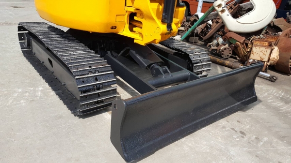 ขาย รถขุด HITACHI รุ่น ZX30 มือสองญี่ปุ่น แทรกเหล็ก สลัก บูทเอวแน่น 100\% สวยพร้อมใช้งาน มือถือ 0818753444