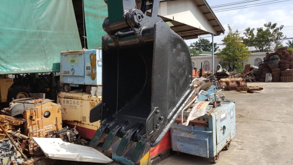 ขาย รถขุด HITACHI รุ่น ZX30 มือสองญี่ปุ่น แทรกเหล็ก สลัก บูทเอวแน่น 100\% สวยพร้อมใช้งาน มือถือ 0818753444