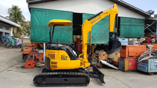 ขาย รถขุด HITACHI รุ่น ZX30 มือสองญี่ปุ่น แทรกเหล็ก สลัก บูทเอวแน่น 100\% สวยพร้อมใช้งาน มือถือ 0818753444