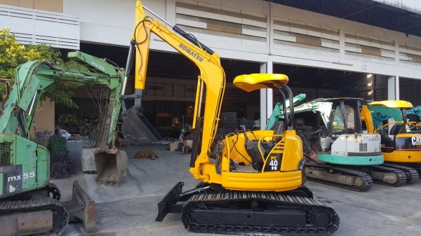 ขาย รถขุด KOMATSU รุ่น PC40FR มือสองญี่ปุ่น แทรกเหล็ก สลัก บูทเอวแน่น 100\% สวยพร้อมใช้งาน มือถือ 0818753444