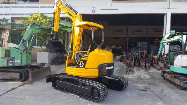ขาย รถขุด KOMATSU รุ่น PC40FR มือสองญี่ปุ่น แทรกเหล็ก สลัก บูทเอวแน่น 100\% สวยพร้อมใช้งาน มือถือ 0818753444