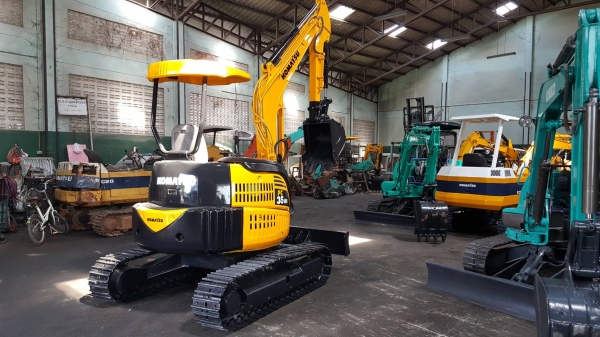 ขาย รถขุด KOMATSU รุ่น PC35MR-1- มือสองญี่ปุ่น แทรกเหล็ก สลัก บูทเอวแน่น 100\% สวยพร้อมใช้งาน มือถือ 0818753444   สอบถามเพิ่มเติมได้ที่ http://line.me/ti/p/mFkzr50JVd