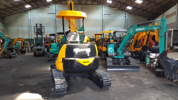 ขาย รถขุด KOMATSU รุ่น PC35MR-1- มือสองญี่ปุ่น แทรกเหล็ก สลัก บูทเอวแน่น 100\% สวยพร้อมใช้งาน มือถือ 0818753444   สอบถามเพิ่มเติมได้ที่ http://line.me/ti/p/mFkzr50JVd