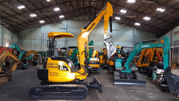 ขาย รถขุด KOMATSU รุ่น PC35MR-1- มือสองญี่ปุ่น แทรกเหล็ก สลัก บูทเอวแน่น 100\% สวยพร้อมใช้งาน มือถือ 0818753444   สอบถามเพิ่มเติมได้ที่ http://line.me/ti/p/mFkzr50JVd