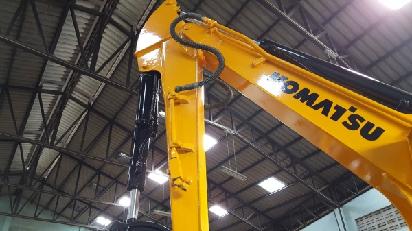 ขาย รถขุด KOMATSU รุ่น PC35MR-1- มือสองญี่ปุ่น แทรกเหล็ก สลัก บูทเอวแน่น 100\% สวยพร้อมใช้งาน มือถือ 0818753444   สอบถามเพิ่มเติมได้ที่ http://line.me/ti/p/mFkzr50JVd