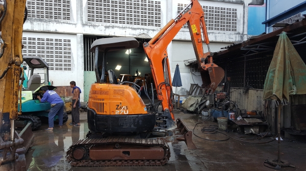 ขาย รถขุด HITACHI รุ่น ZX27U มือสองญี่ปุ่น แทรกเหล็ก สลัก บูทเอวแน่น 100\% สวยพร้อมใช้งาน มือถือ 0818753444   สอบถามเพิ่มเติมได้ที่ http://line.me/ti/p/mFkzr50JVd