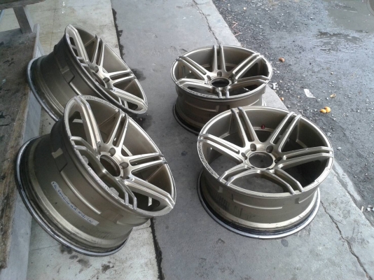 ขอบ20นิ้ว6รู ชุดนี้สมบูรณ์พร้อมใช้  ลดราคาเหลือ 7900 บาท