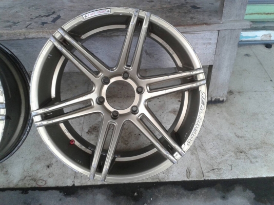 ขอบ20นิ้ว6รู ชุดนี้สมบูรณ์พร้อมใช้  ลดราคาเหลือ 7900 บาท