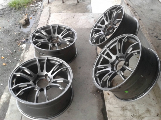 ล้อแม็กขอบ20นิ้ว6รู ชุดนี้สมบูรณ์พร้อมใช้ ลดราคาเหลือ 7900 บาท