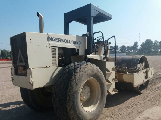 รถบดไดน่าแพค 2 เพลาราคา 700,000 รถ กทม.