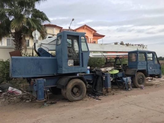 ขาย 385,000 บาท รถเครน 6 ล้อ KATO 10 ตัน เครื่องดี ปั้มแรง คัสชีสวย เอกสารเล่มทะเบียน.   รถอยู่ กทม โทร 0610710295