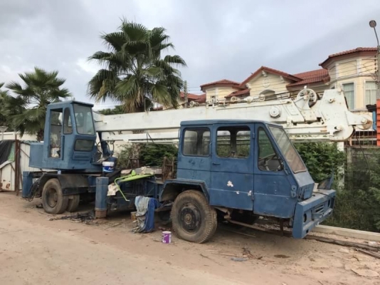 ขาย 385,000 บาท รถเครน 6 ล้อ KATO 10 ตัน เครื่องดี ปั้มแรง คัสชีสวย เอกสารเล่มทะเบียน.   รถอยู่ กทม โทร 0610710295