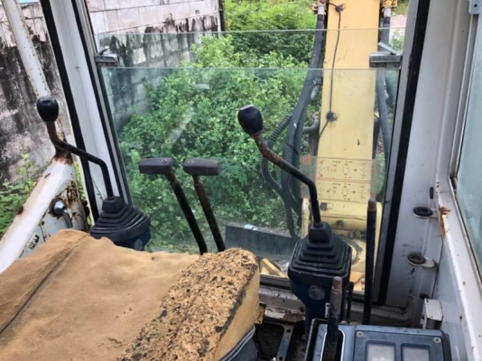 ขาย 285,000 เก่านอก KOMATSU PC40-6 (พร้อมหัวเจาะ) เครื่องดี ปั้มแรง โช่หนา เอวแน่น สภาพสวยพร้อมใช้   รถอยู่ จ.นครปฐม โทร 0610710295