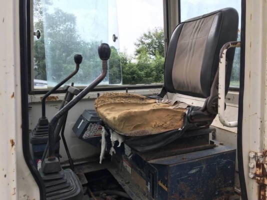 ขาย 285,000 เก่านอก KOMATSU PC40-6 (พร้อมหัวเจาะ) เครื่องดี ปั้มแรง โช่หนา เอวแน่น สภาพสวยพร้อมใช้   รถอยู่ จ.นครปฐม โทร 0610710295