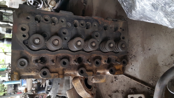 ขายฝาสูบ komatsu 3D95