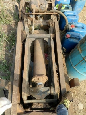 ขายด่วนชุดกระบอกดั๊มพร้อมปั๊มปั่นคัชชีเทียมแกนกระบอก100มิลบูสดีสลักแน่น