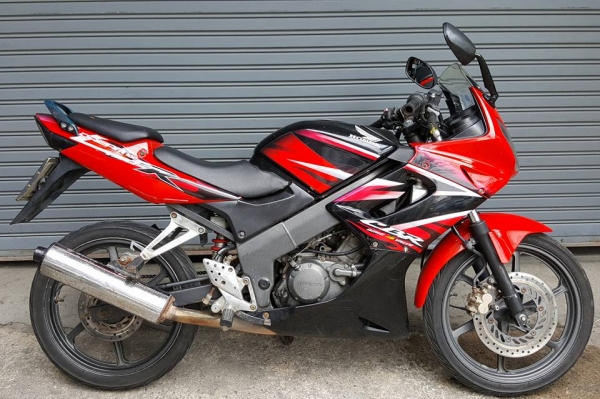 ขออนุญาตขาย HONDA CBR 150R สตาร์ทมือ 19,900