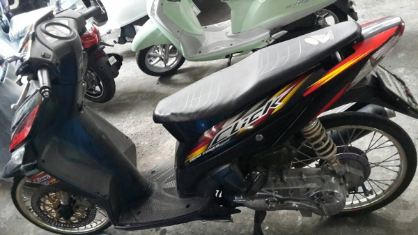 ขาย Honda Click 110 คาร์บู ปี 49 เครื่องดีไม่หลวม ภายนอกแต่งตามรูป เล่มพร้อมชุดโอน (ขายตามสภาพเป็นรถ