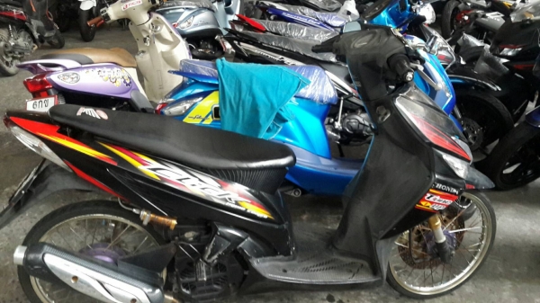 ขาย Honda Click 110 คาร์บู ปี 49 เครื่องดีไม่หลวม ภายนอกแต่งตามรูป เล่มพร้อมชุดโอน (ขายตามสภาพเป็นรถ