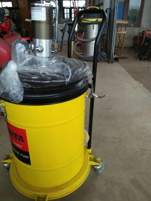 ถังอัดจารบี แบบใช้ลมดัน  ขนาด13 kg  ***ของใหม่ยังไม่ได้ใช้งาน   ขายถูกใช้งานได้ง่าย