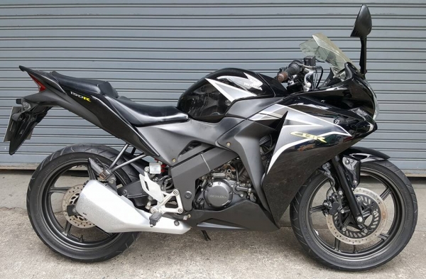 ขออนุญาตขาย HONDA CBR150I NEW ทะเบียนสวยเลข 55 กรุงเทพ สภาพพร้อมใช้งานสภาพสวย ฟรีค่าโอน