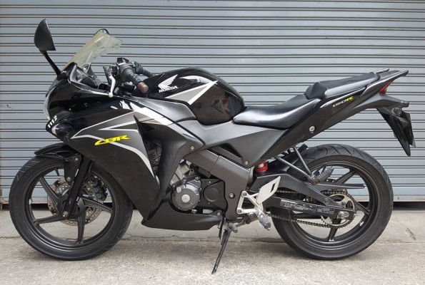 ขออนุญาตขาย HONDA CBR150I NEW ทะเบียนสวยเลข 55 กรุงเทพ สภาพพร้อมใช้งานสภาพสวย ฟรีค่าโอน