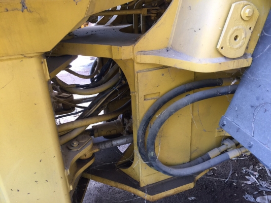 ขายรถตักKomatsu WA400-1 เล่มทะเบียนพร้อม มี2คัน รถสวย สภาพดี