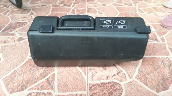 กล่องพร้อมเครื่องมือติดรถ Audi VW กล่องพร้อมเครื่องมือติดรถ Audi VW