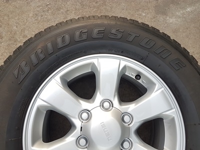 ขายล้อแม็ก Isuzu D-MAX All New V-Cross พร้อมยาง 265/65/17 ปี 14 ราคา 7500 ขายล้อแม็ก Isuzu D-MAX All New V-Cross พร้อมยาง 265/65/17 ปี 14 ราคา 7500