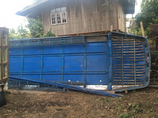 ขายหลังคารถหกล้อสภาพดีใช้งานได้ 0854997911