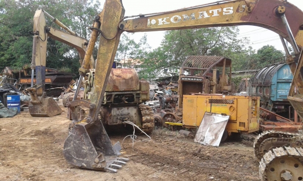 ขายรถแบคโฮ KOMATSU PC100-1 ราคา 300000 ขายรถแบคโฮ KOMATSU PC100-1 ราคา 300000