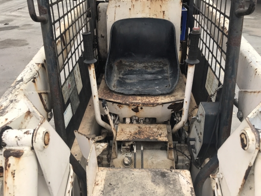 ขายรถตักล้อยาง TCM 343 BH ราคา 42,000 ต่อรอง ระบบสมบูรณ์ พร้อมใช้ เดิมๆเครื่องแรง กำลังดี สนใจโทร.081-3531946 ต่อ.บางนา &amp; ไอน์ดีลาย รถอยู่สมุทรปราการ