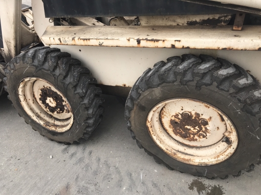 ขายรถตักล้อยาง TCM 343 BH ราคา 42,000 ต่อรอง ระบบสมบูรณ์ พร้อมใช้ เดิมๆเครื่องแรง กำลังดี สนใจโทร.081-3531946 ต่อ.บางนา &amp; ไอน์ดีลาย รถอยู่สมุทรปราการ